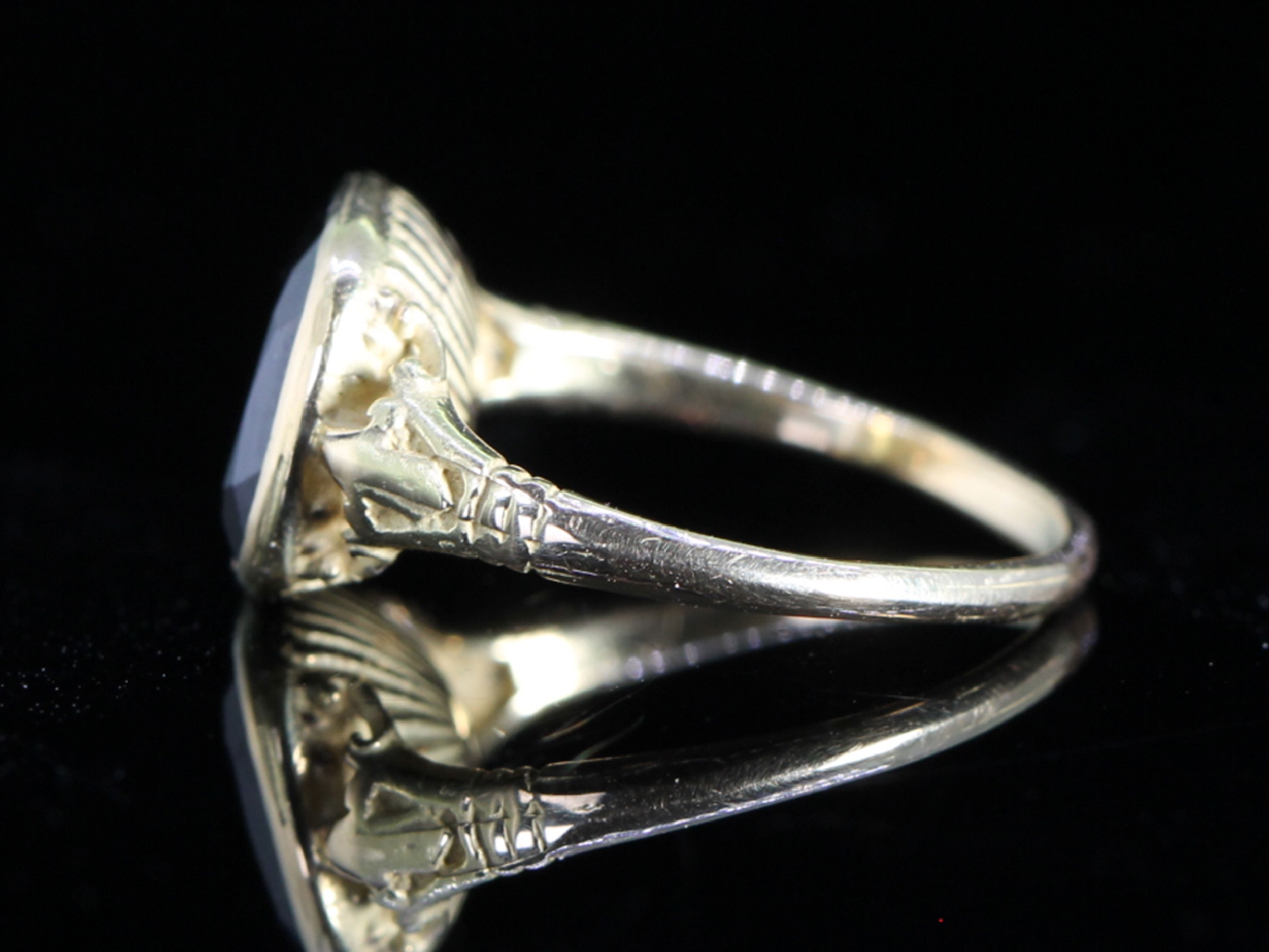 Edwardian Garnet 18ct Gold Ring