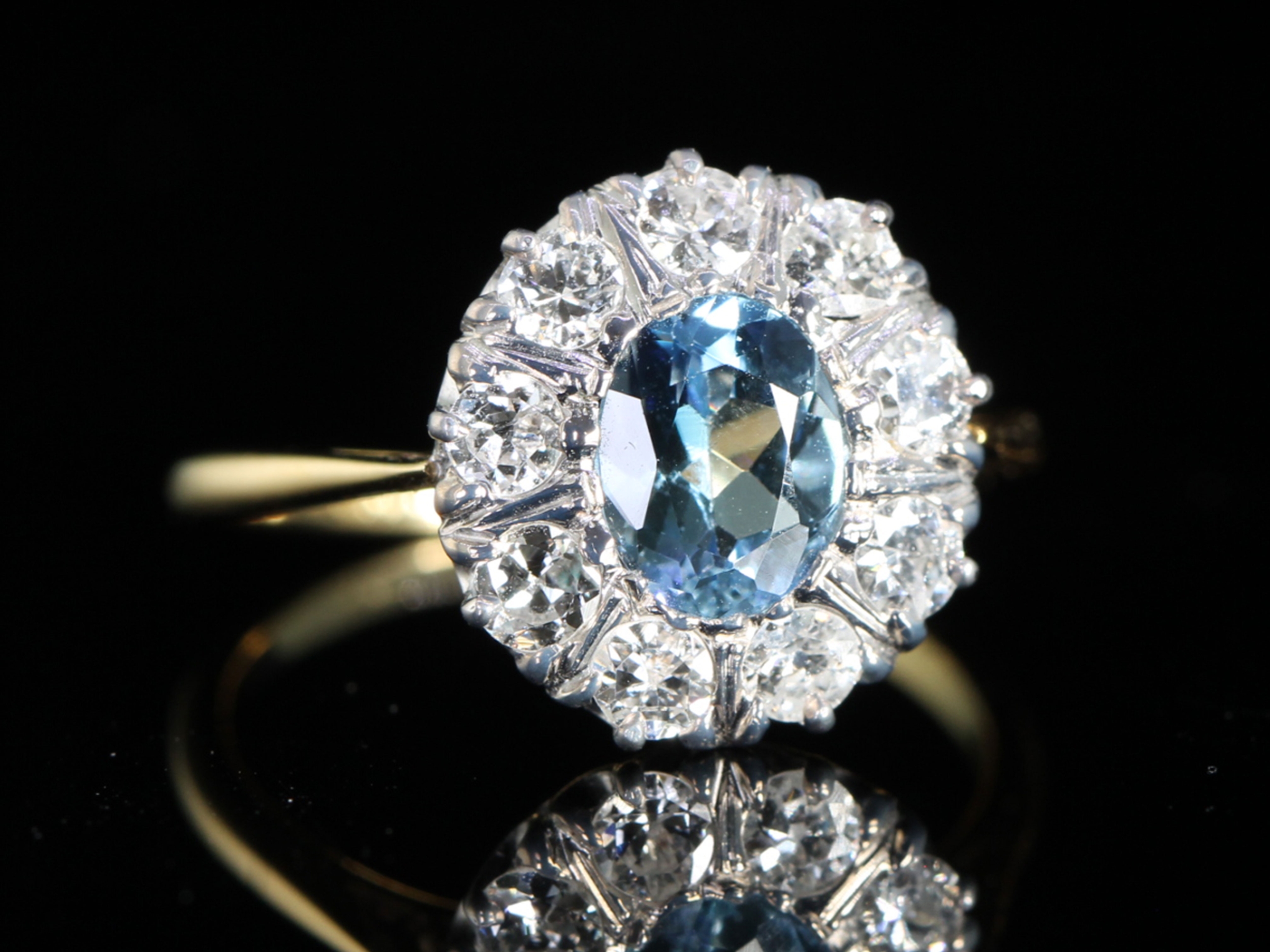 Art Deco Aquamarine and Diamond 18ct Gold Cluster Ring