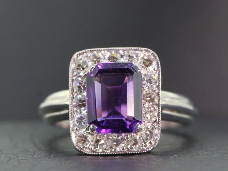 STUNNING AMETHYST AND DIAMOND 18 CARAT GOLD CLUSTER RING 