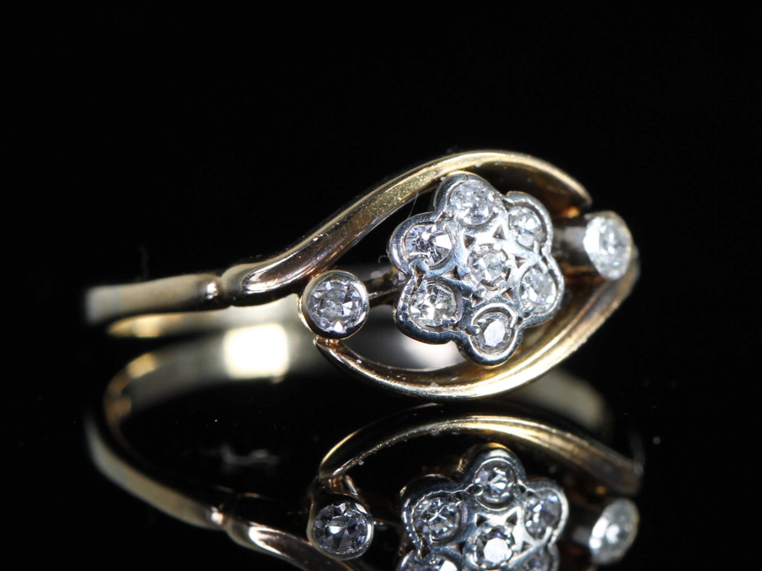 Art Deco Diamond 18ct Gold Daisy Crossover Ring
