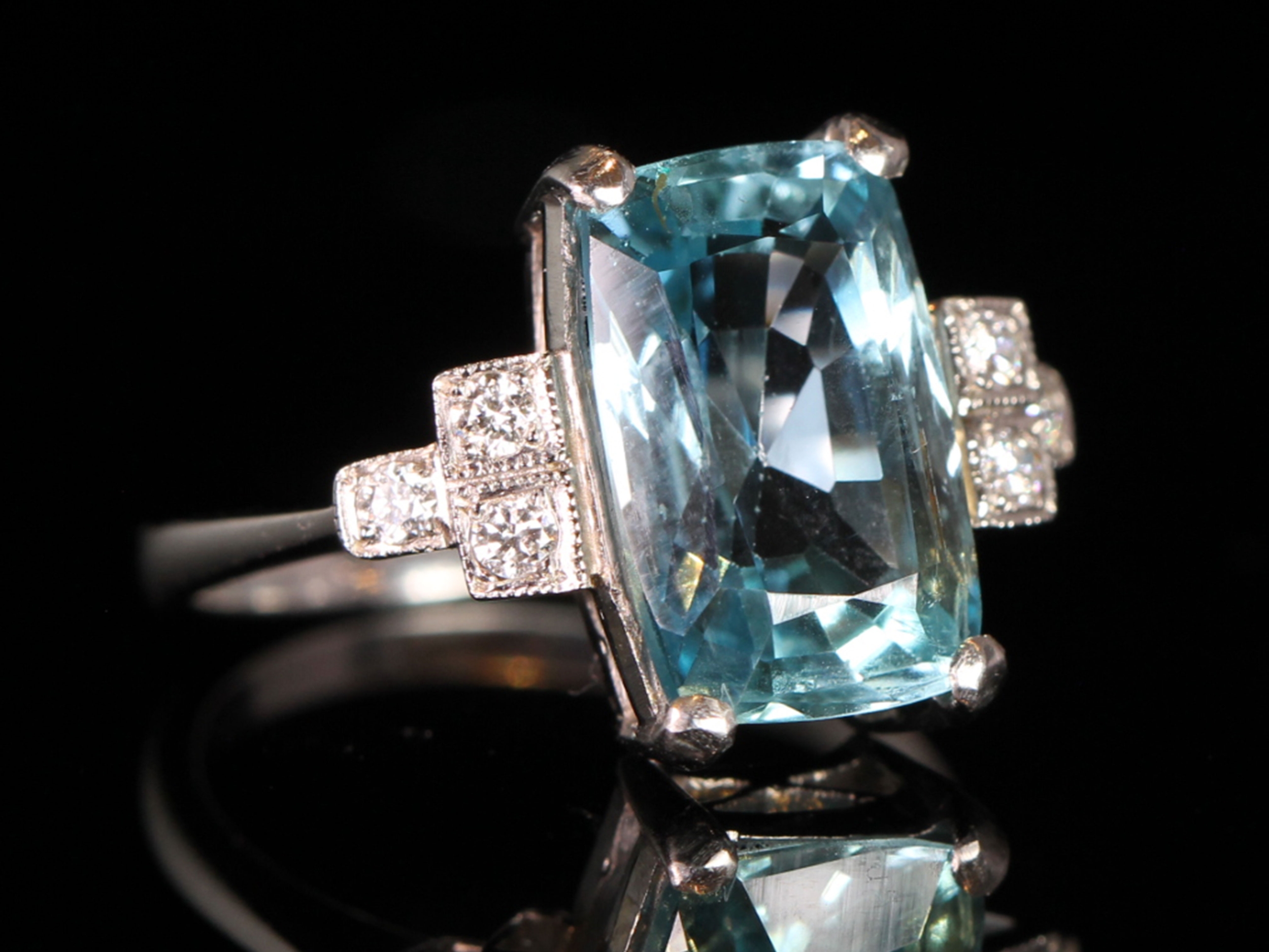 Art Deco 4.37 carat  Aquamarine and Diamond Platinum Ring 