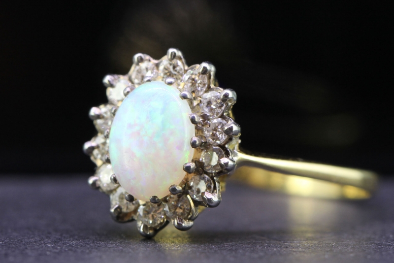 GORGEOUS OPAL AND DIAMOND 18 CARAT GOLD RING