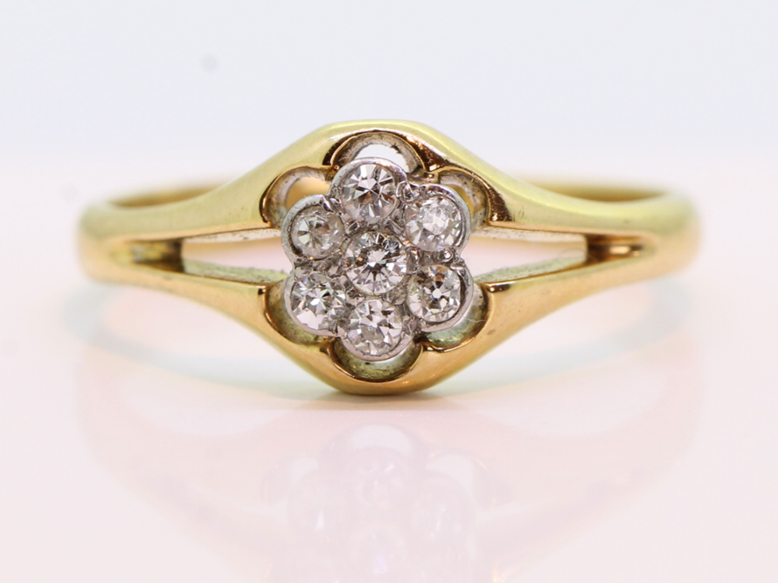 Art Nouveau Diamond Daisy 18ct Gold Ring