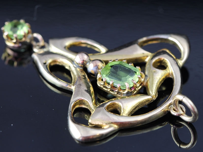  BEAUTIFUL ART DECO PERIDOT 9 CARAT GOLD PENDANT