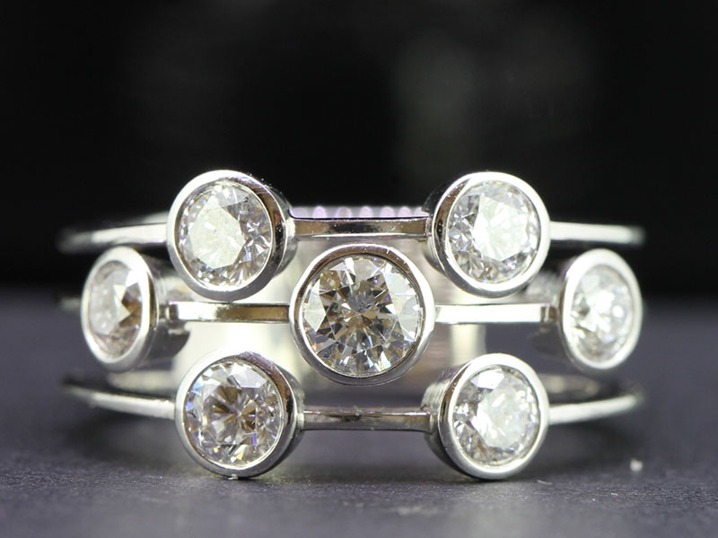 STUNNING AND UNIQUE 18 CARAT WHITE GOLD DIAMOND COCKTAIL RING