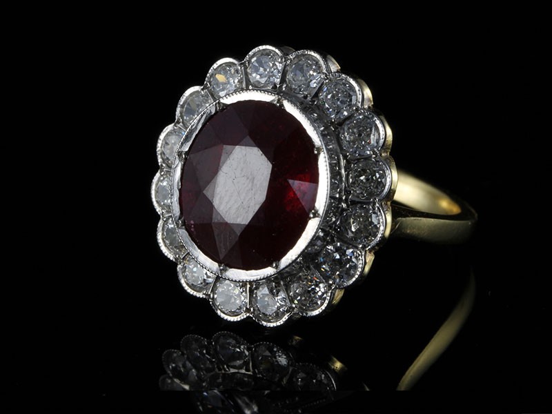 SPECTACULAR 4CT RUBY AND 2CT DIAMOND CLUSTER RING SET IN 18CT GOLD 