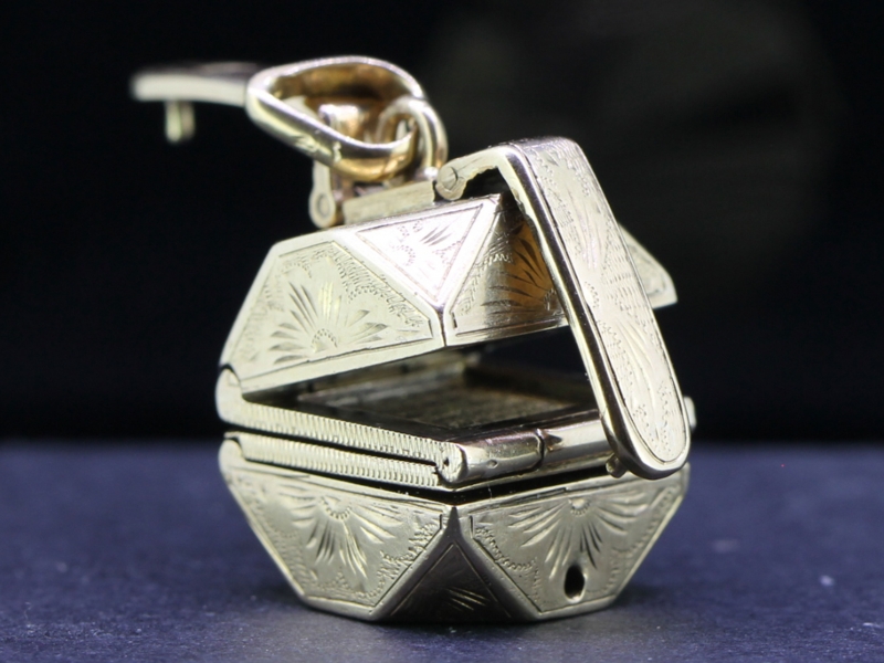 RARE VERY DETAILED 9 CARAT GOLD MASONIC MULTI LOCKET CUBE PENDANT