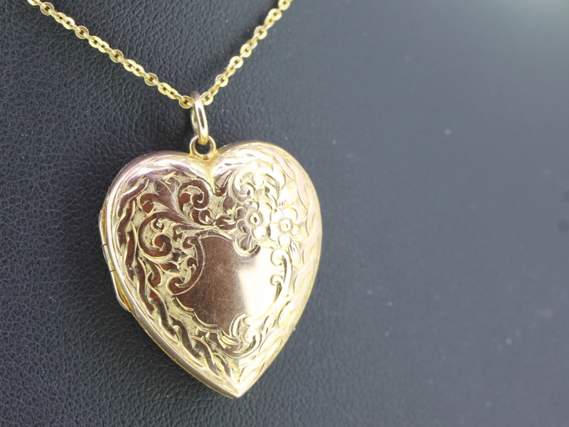  STUNNING EDWARDIAN 9 CARAT GOLD HEART LOCKET