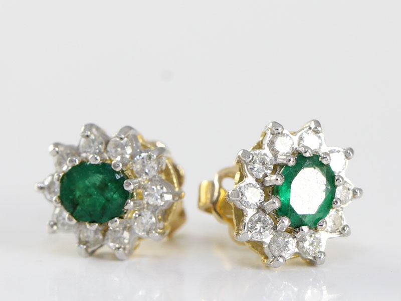  FABULOUS EMERALD AND DIAMOND 18 CARAT GOLD STUD  EARRINGS