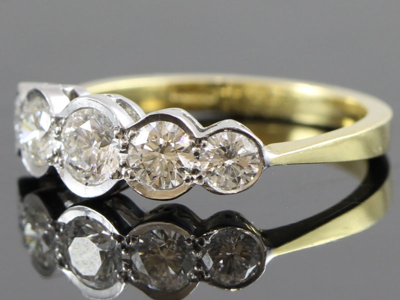 STUNNING FIVE STONE DIAMOND 18 CARAT GOLD RING