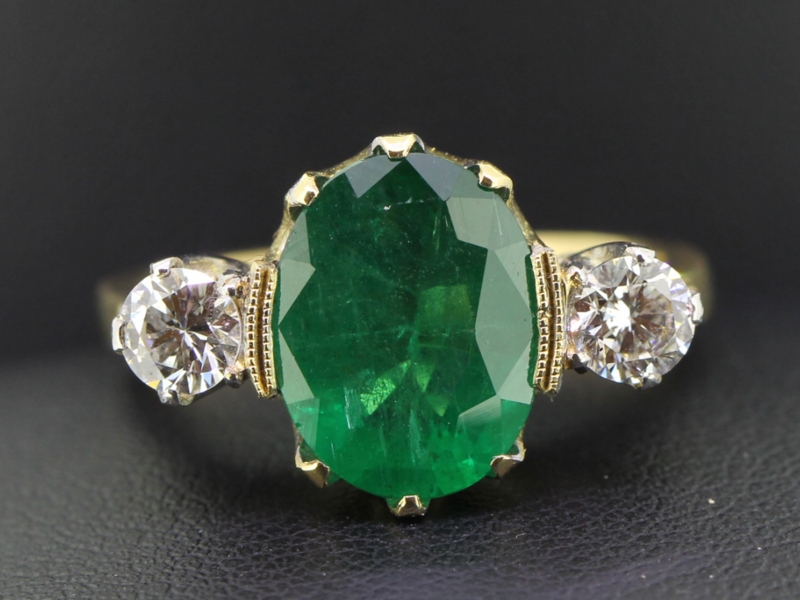 BREATHTAKING COLOMBIAN EMERALD AND DIAMOND TRILOGY 18 CARAT GOLD RING