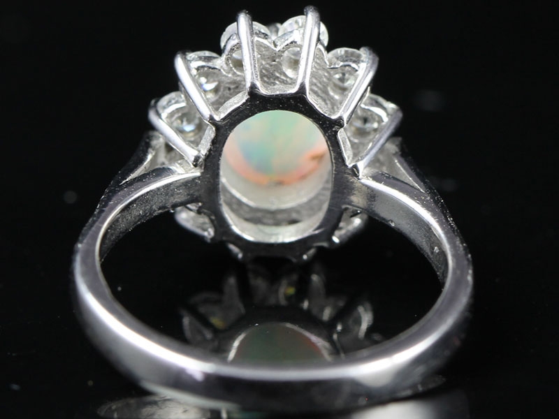 BREATH TAKING AUSTRALIAN OPAL AND DIAMOND 18 CARAT GOLD CLUSTER RING