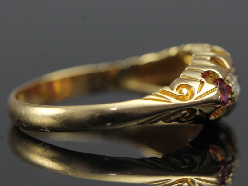 BEAUTIFUL EDWARDIAN RUBY AND DIAMOND 18 CARAT GOLD RING 