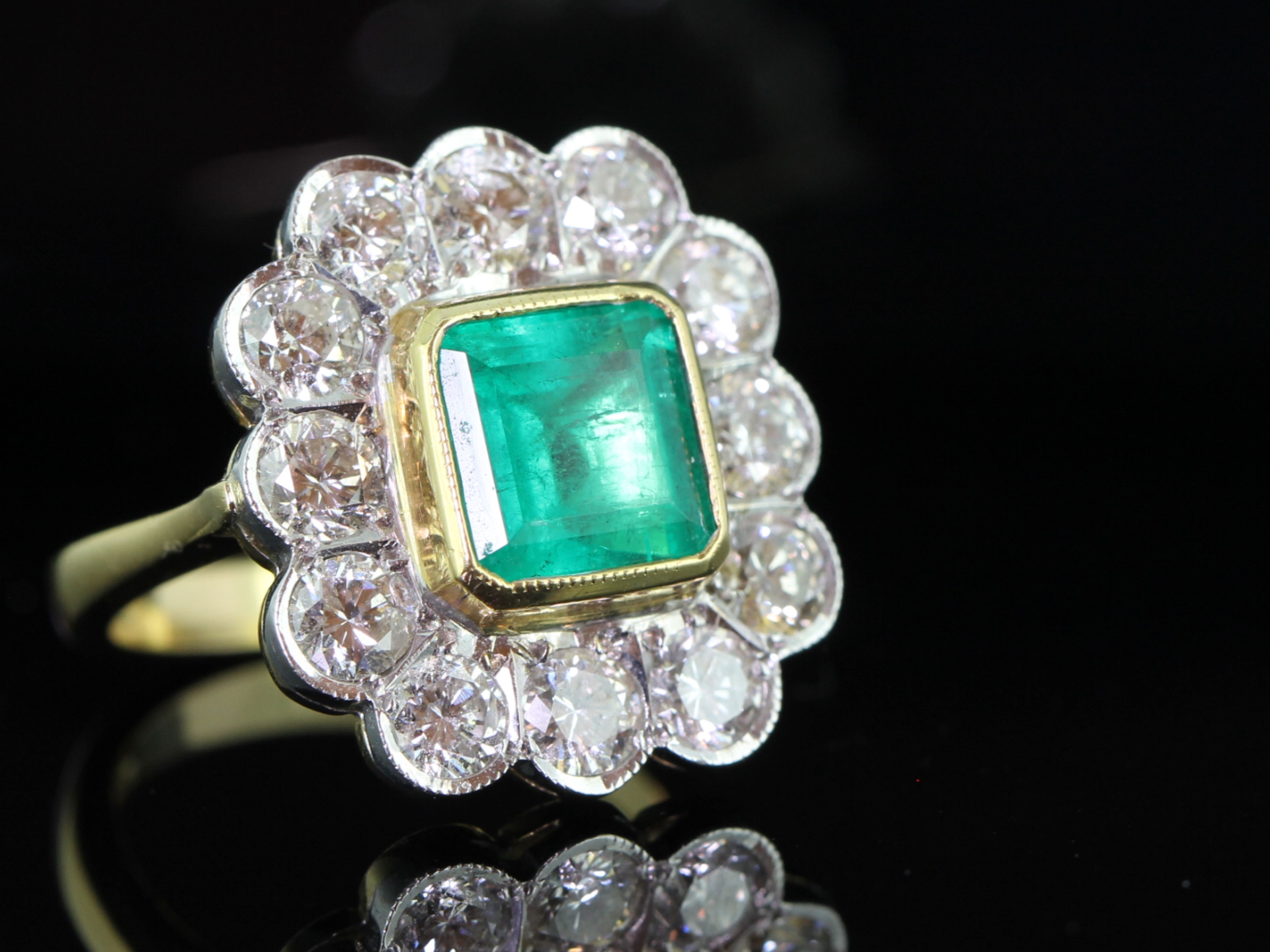 SPECTACULAR COLOMBIAN EMERALD AND DIAMOND 18 CARAT GOLD CLUSTER RING 
