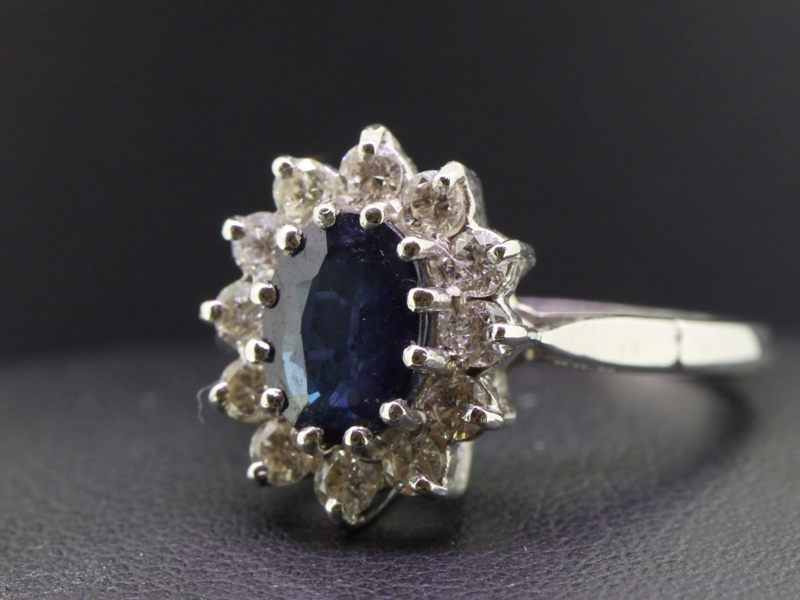CLASSIC SAPPHIRE AND DIAMOND CLUSTER 18 CARAT GOLD RING