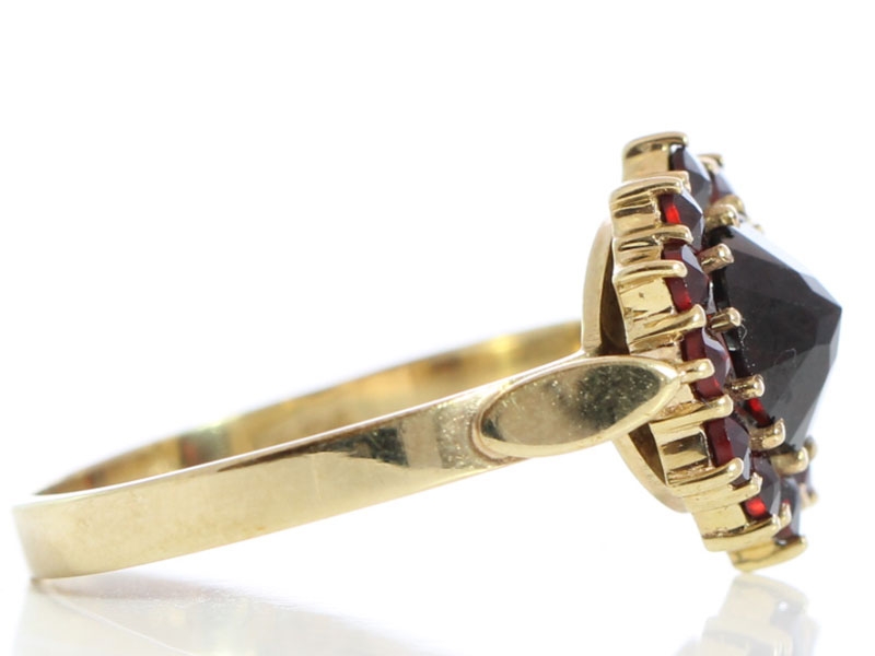 ANTIQUE EDWARDIAN BOHEMIAN GARNET 9 CARAT GOLD CLUSTER RING