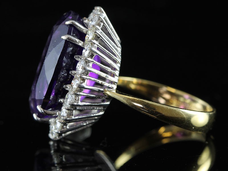 MAGNIFICIENT AMETHYST AND DIAMOND 18 CARAT GOLD CLUSTER RING