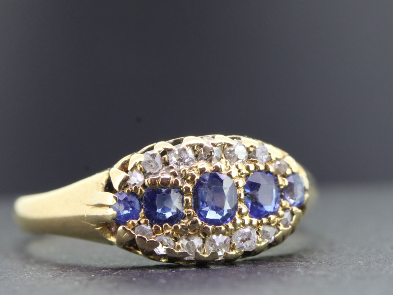 WONDERFUL SAPPHIRE AND DIAMOND 18 CARAT GOLD GYPSY RING