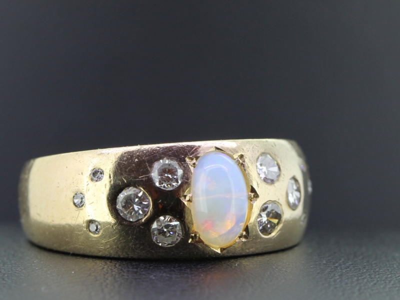 UNIQUE OPAL AND DIAMOND 9 CARAT GOLD BAND