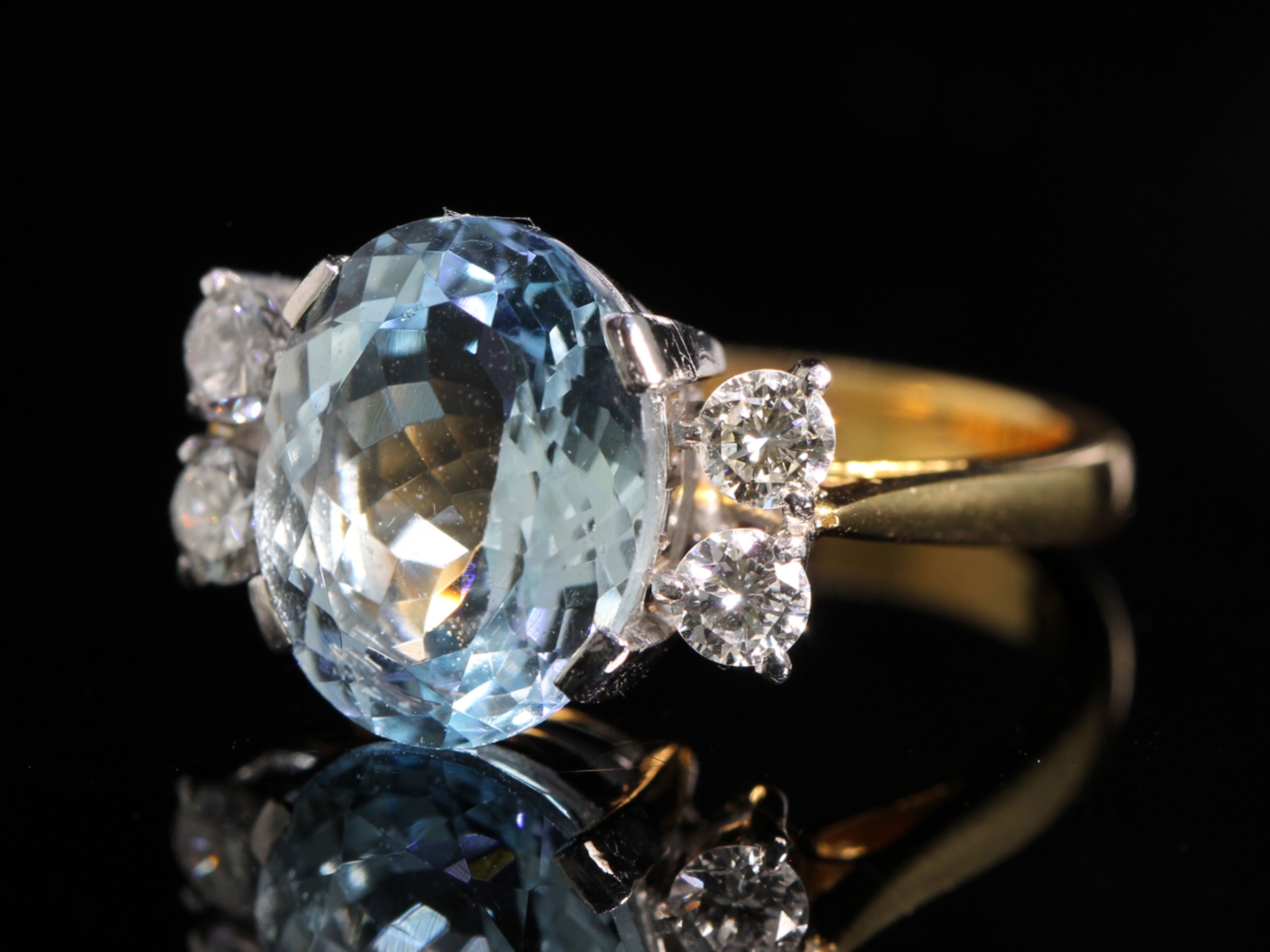Vintage 4ct Aquamarine and Diamond 18ct Gold Ring