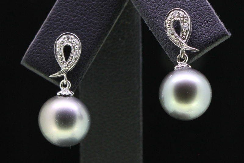 STUNNING BLACK TAHITIAN PEARL 9 CARAT GOLD EARRINGS