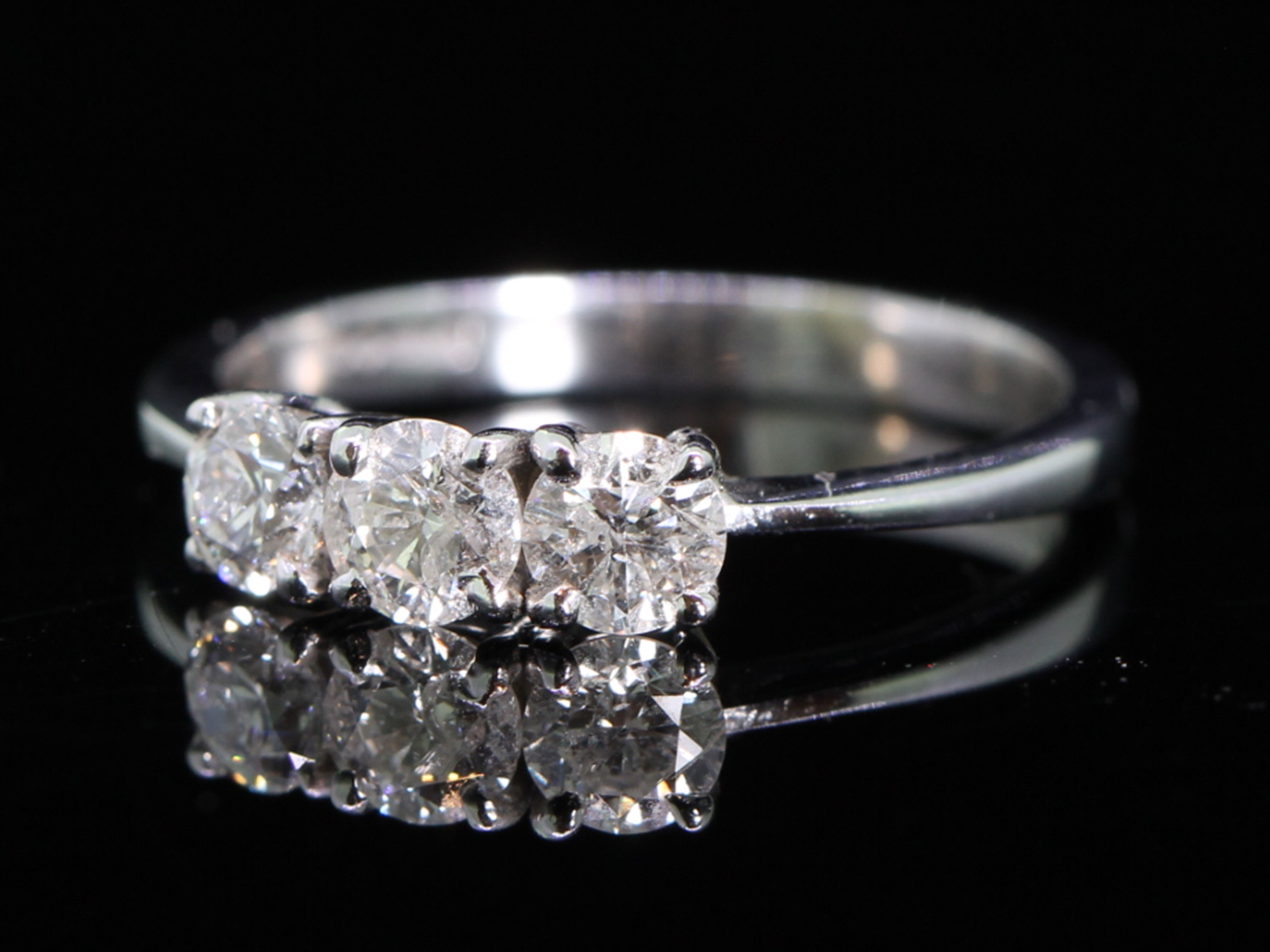 Exquisite 9ct Gold Diamond Trilogy Ring