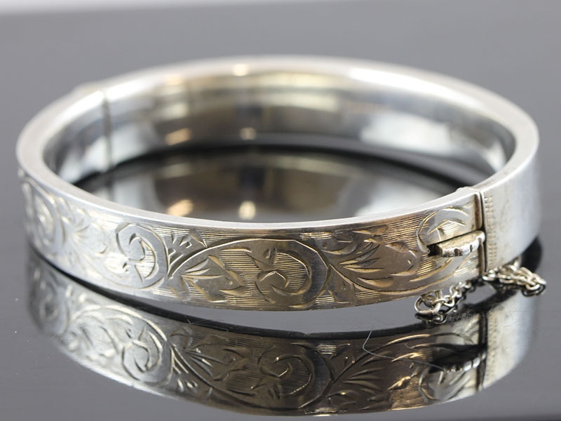 PRETTY EDWARDIAN SILVER FLORAL SILVER BANGLE