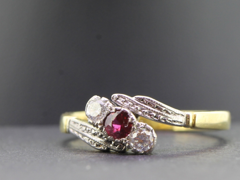 BEAUTIFUL RUBY AND DIAMOND 18 CARAT GOLD AND PLATINUM RING