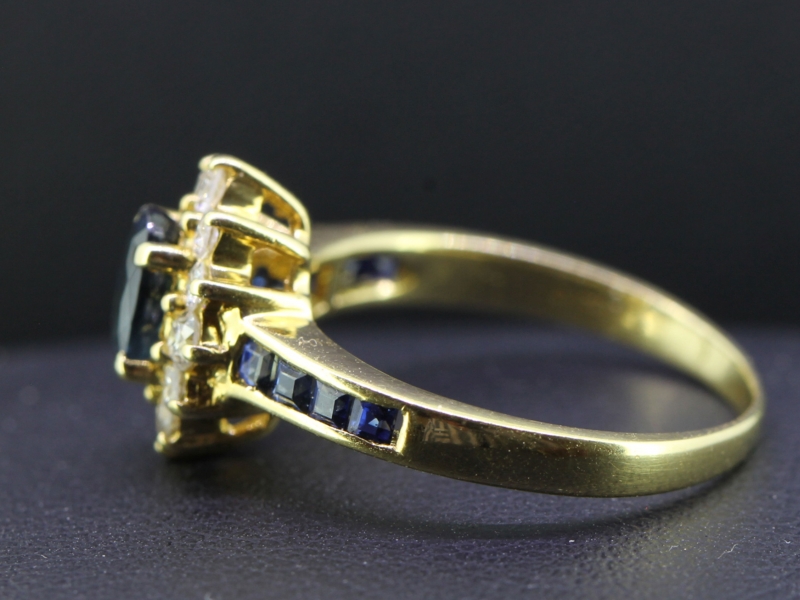 SOPHISTICATED SAPPHIRE AND DIAMOND 18 CARAT GOLD RING