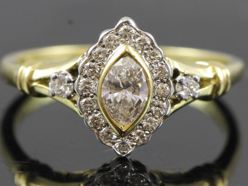 ELEGANT MARQUISE CUT DIAMOND CLUSTER 18 CARAT RING