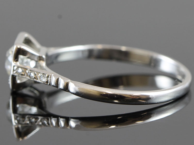 FABULOUS ORIGINAL ART DECO PLATINUM DIAMOND SOLITAIRE RING 