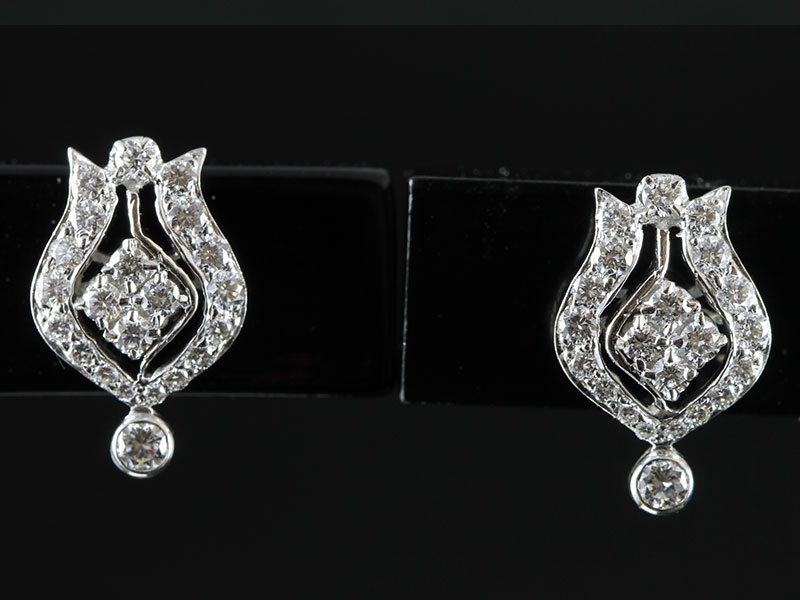 GORGEOUS DIAMOND TULIP DESIGN  18 CARAT WHITE GOLD EARRINGS