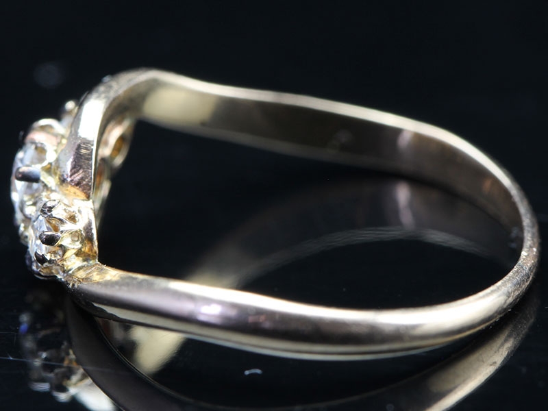 BEAUTIFUL EDWARDIAN DIAMOND ON A TWIST 18 CARAT GOLD RING