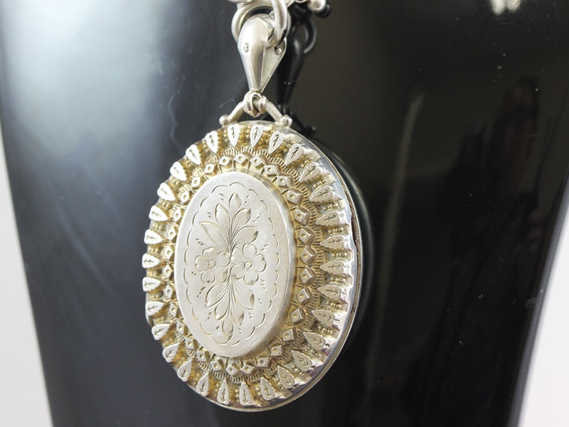 VICTORIAN STERLING SILVER COLLAR CHAIN AND LOCKET 