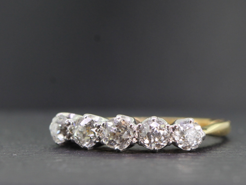 BEAUTIFUL FIVE STONE DIAMOND 18 CARAT GOLD RING