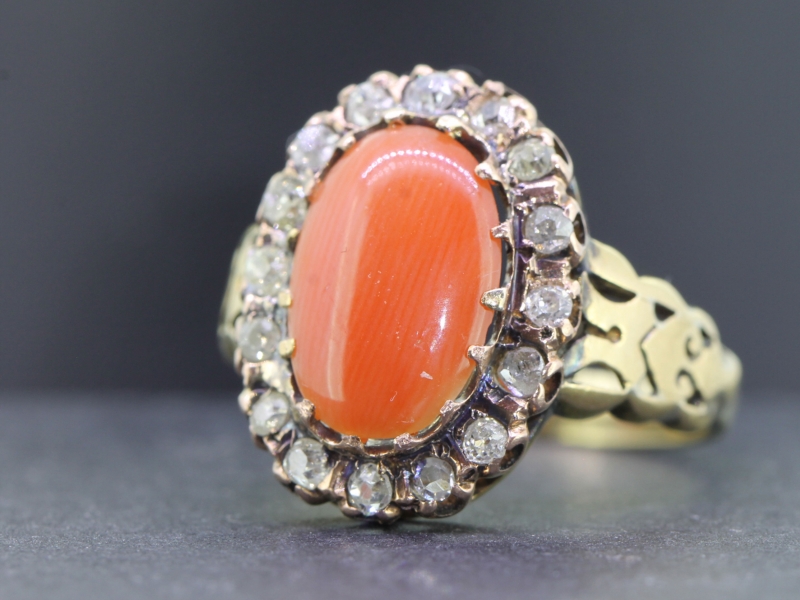 GLAMOROUS CORAL AND DIAMOND GOLD COCKTAIL RING