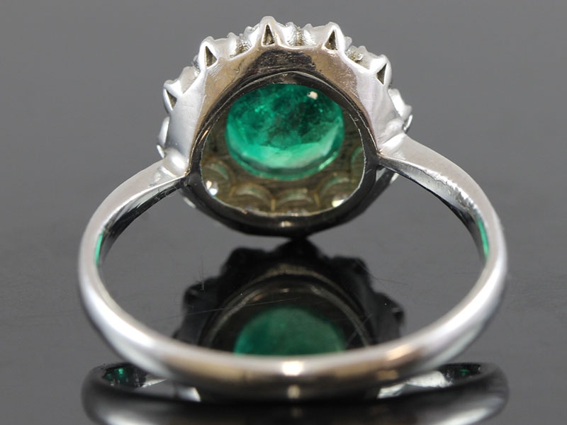 FABULOUS COLOMBIAN EMERALD AND DIAMOND PLATINUM GOLD CLUSTER RING