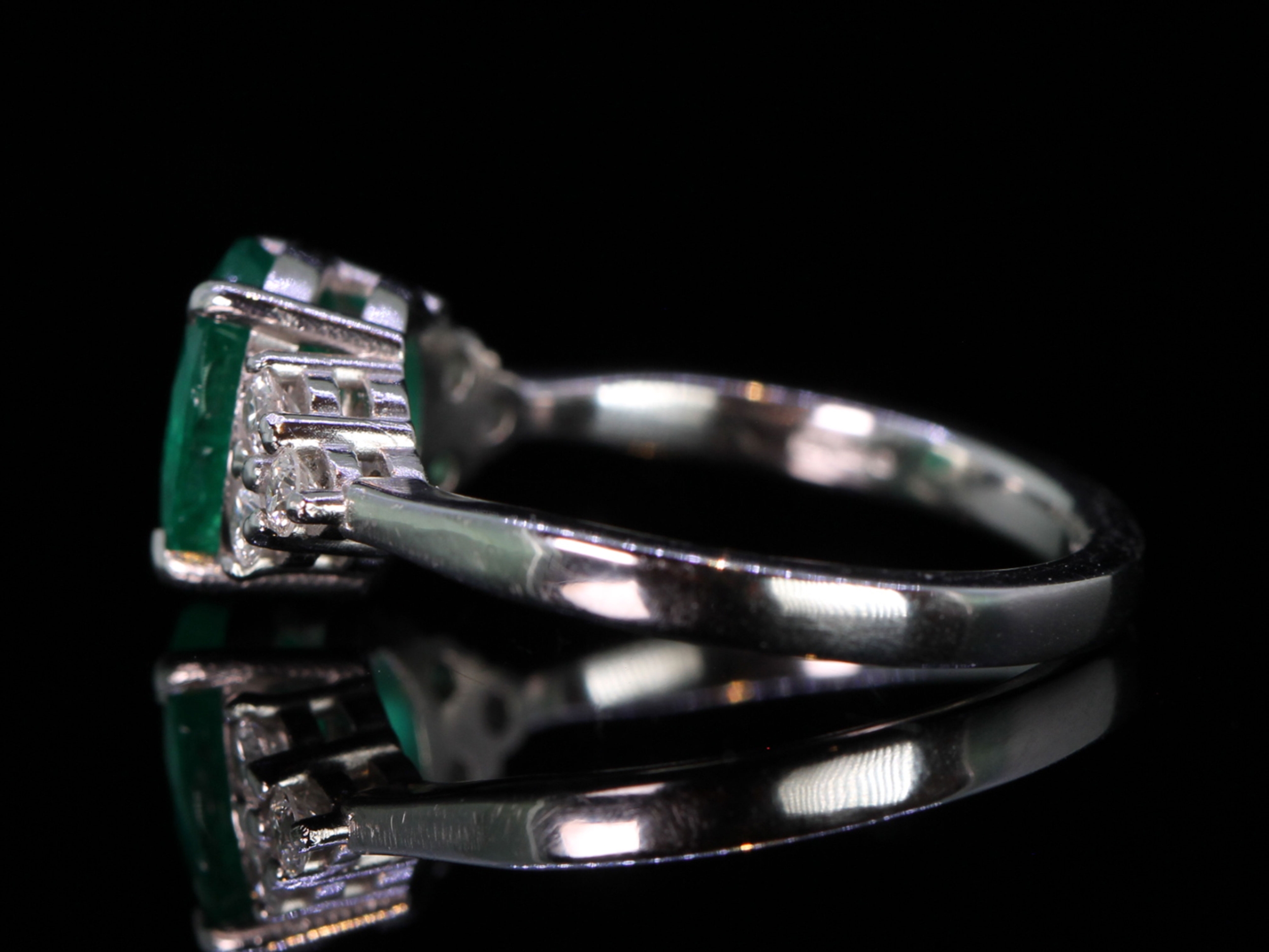 Vintage Trefoil 2ct Colombian Emerald Platinum Ring