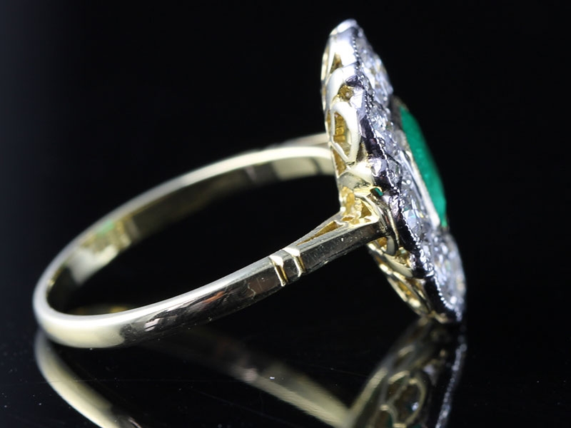 STUNNING COLUMBIAN EMERALD AND DIAMOND 18 CARAT GOLD CLUSTER RING