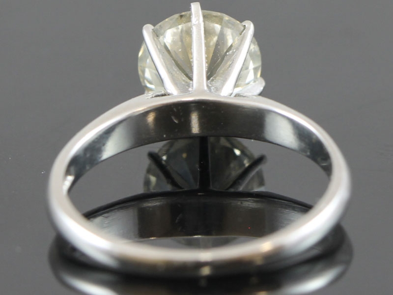  ELEGANT SOLITAIRE DIAMOND PLATINUM RING