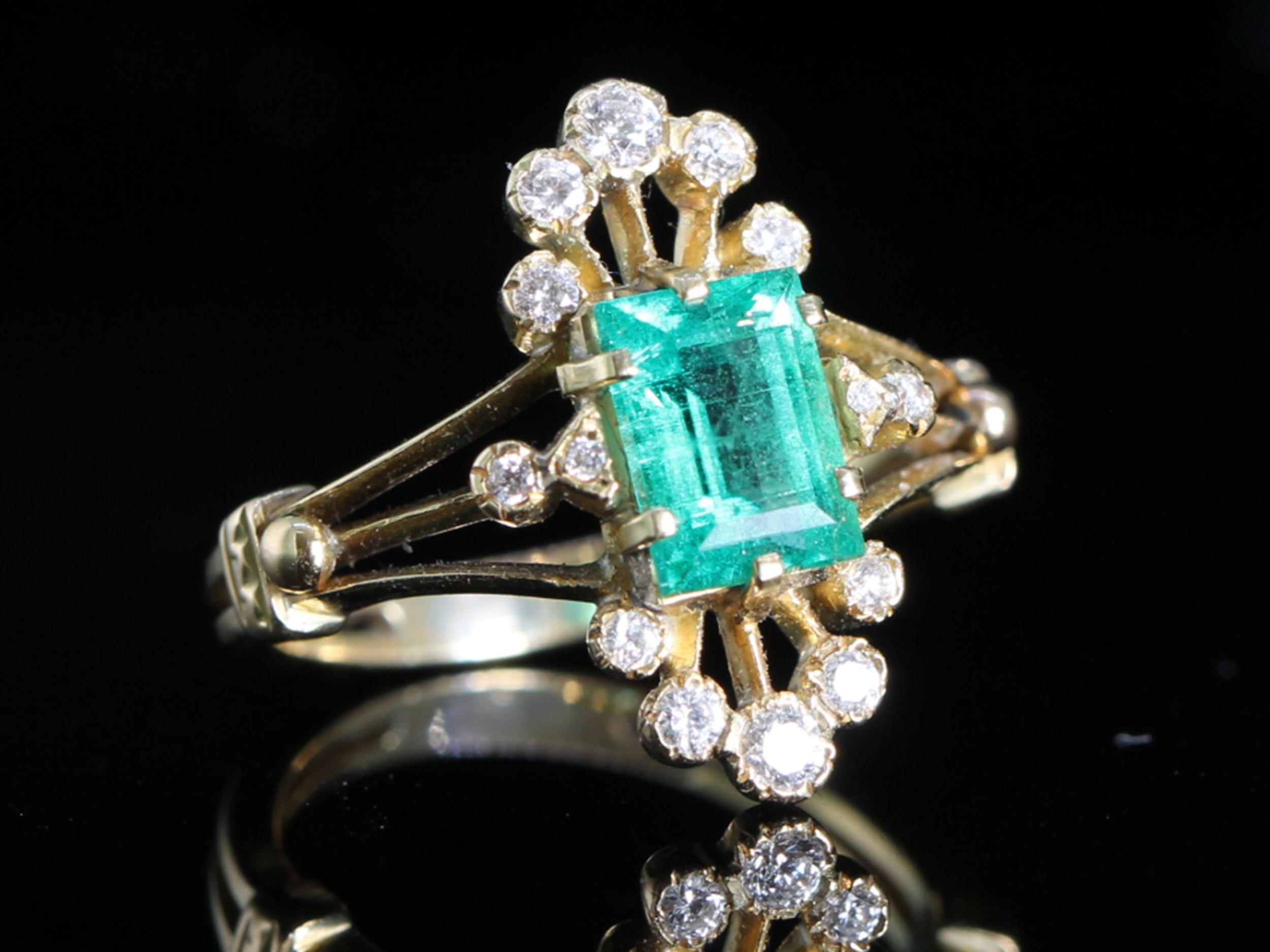 Vintage Colombian Emerald and Diamond 18ct Gold Ring