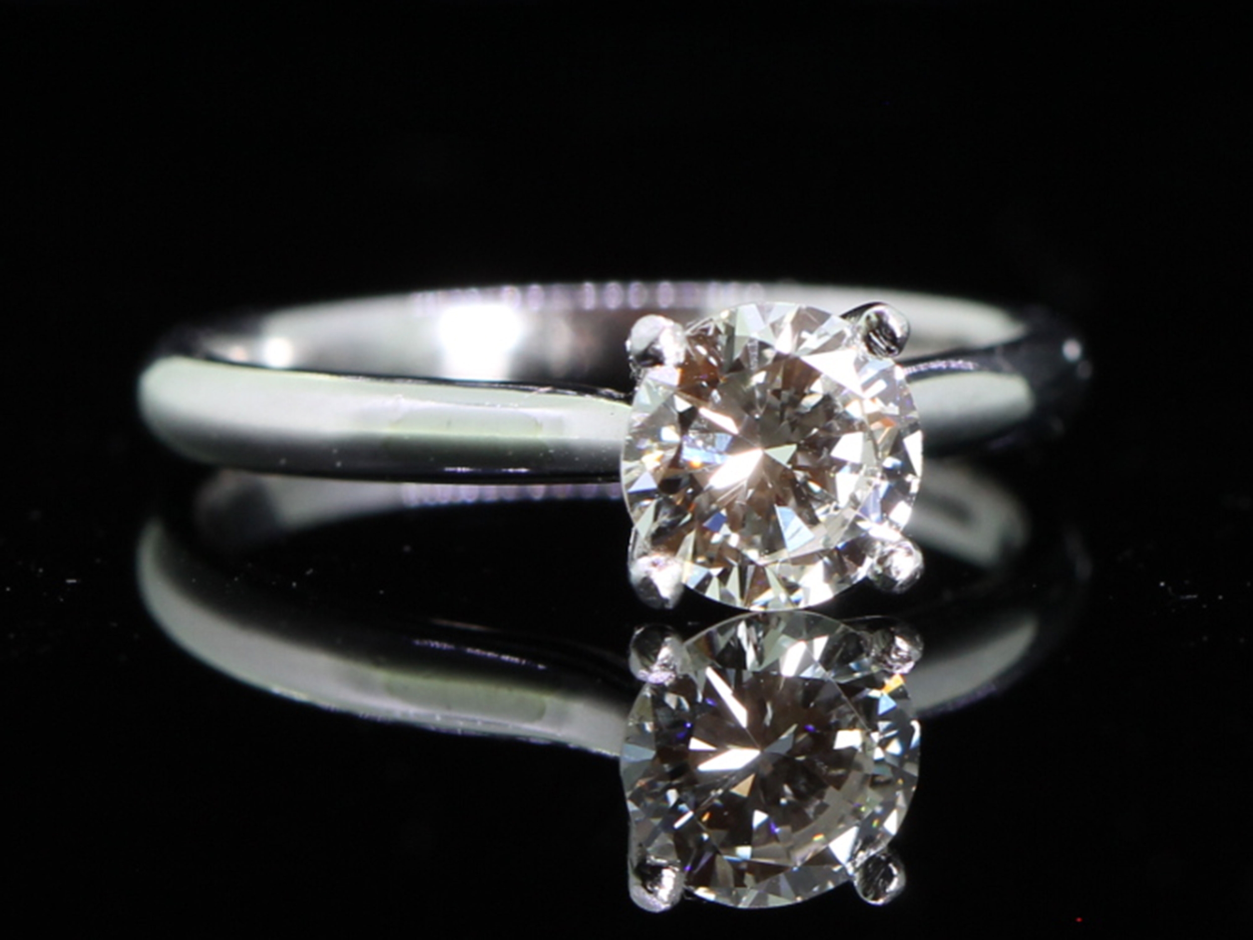 Beautiful Diamond Solitiare Platinum Ring