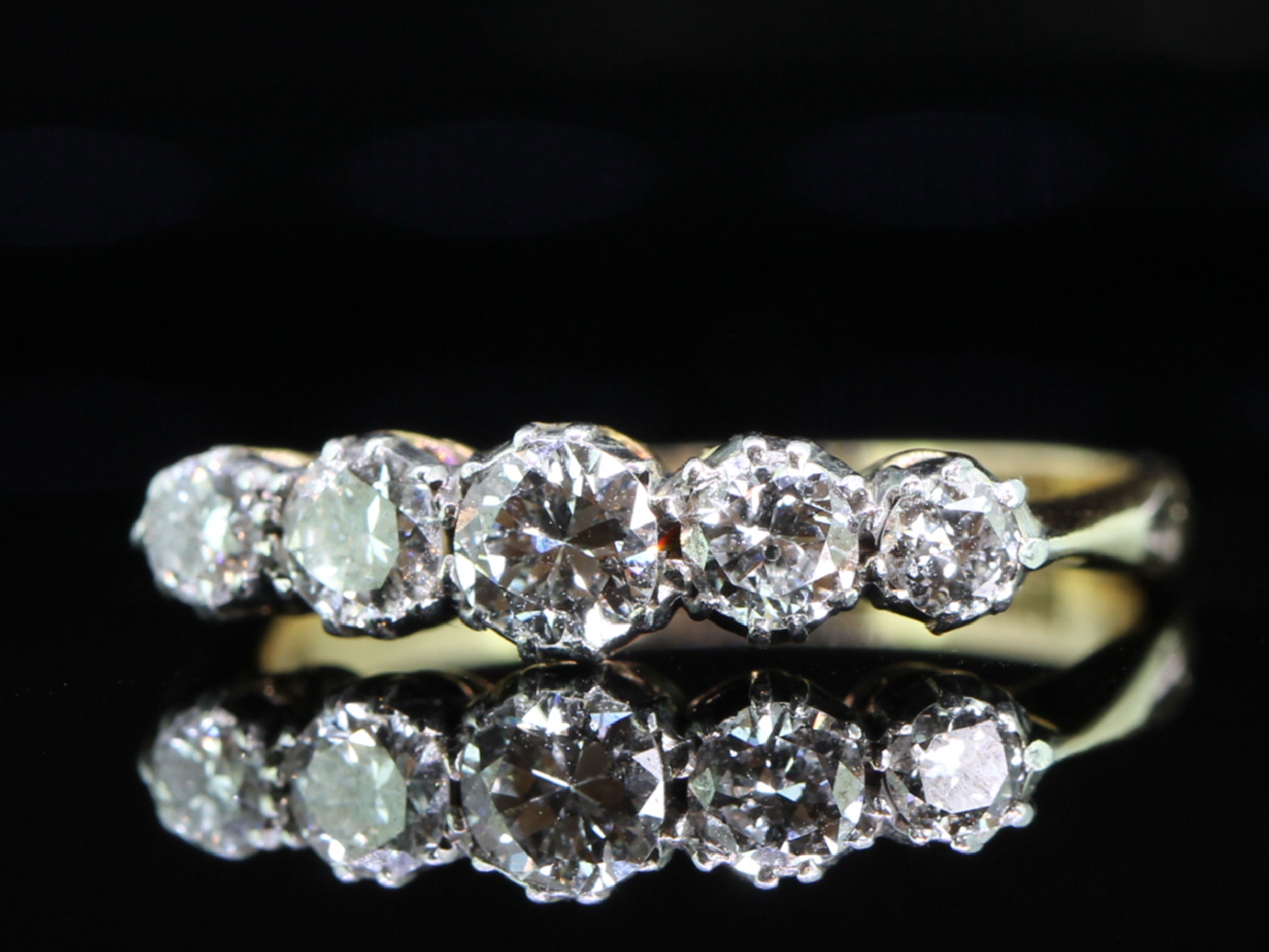 Gorgeous Edwardian Five Stone Diamond 18 Carat Platinum Ring