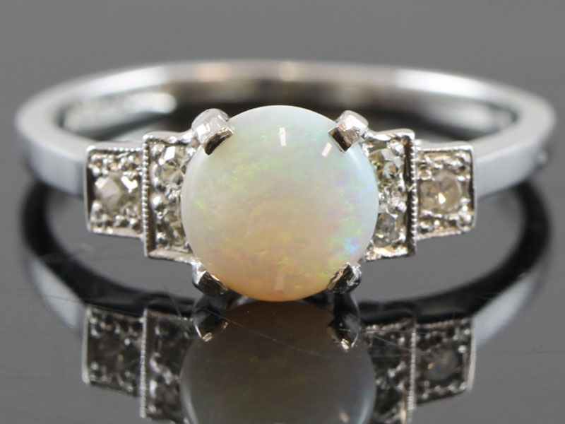  PRETTY OPAL AND DIAMOND 18 CARAT GOLD RING