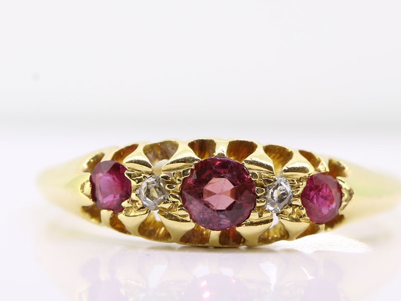 LOVELY RUBY AND DIAMOND 18 CARAT GOLD FIVE STONE RING