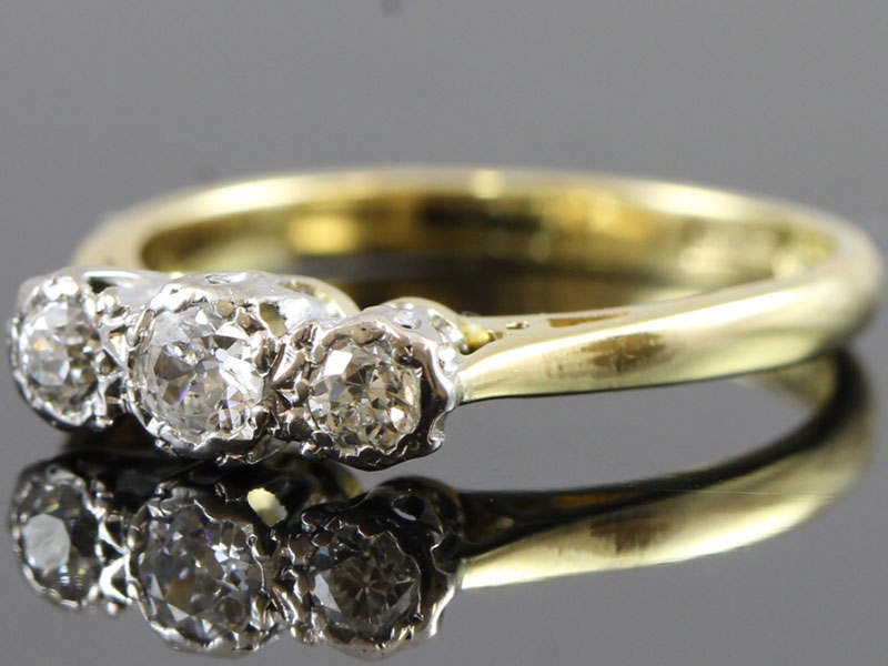 GRACEFUL EDWARDIAN TRILOGY DIAMOND 18 CARAT GOLD RING