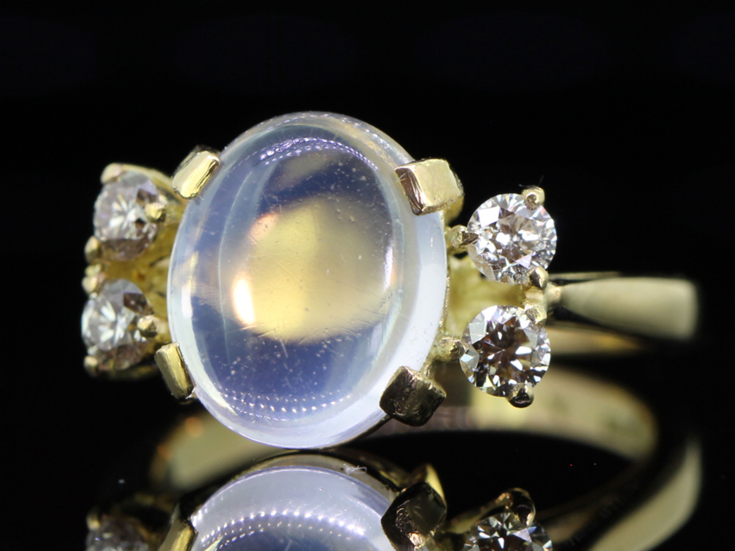 STUNNING MOONSTONE AND DIAMOND 18 CARAT GOLD RING