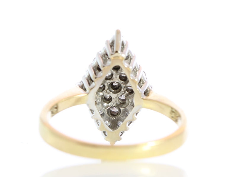  BEAUTIFUL DIAMOND NAVETTE 18 CARAT GOLD SHAPE RING