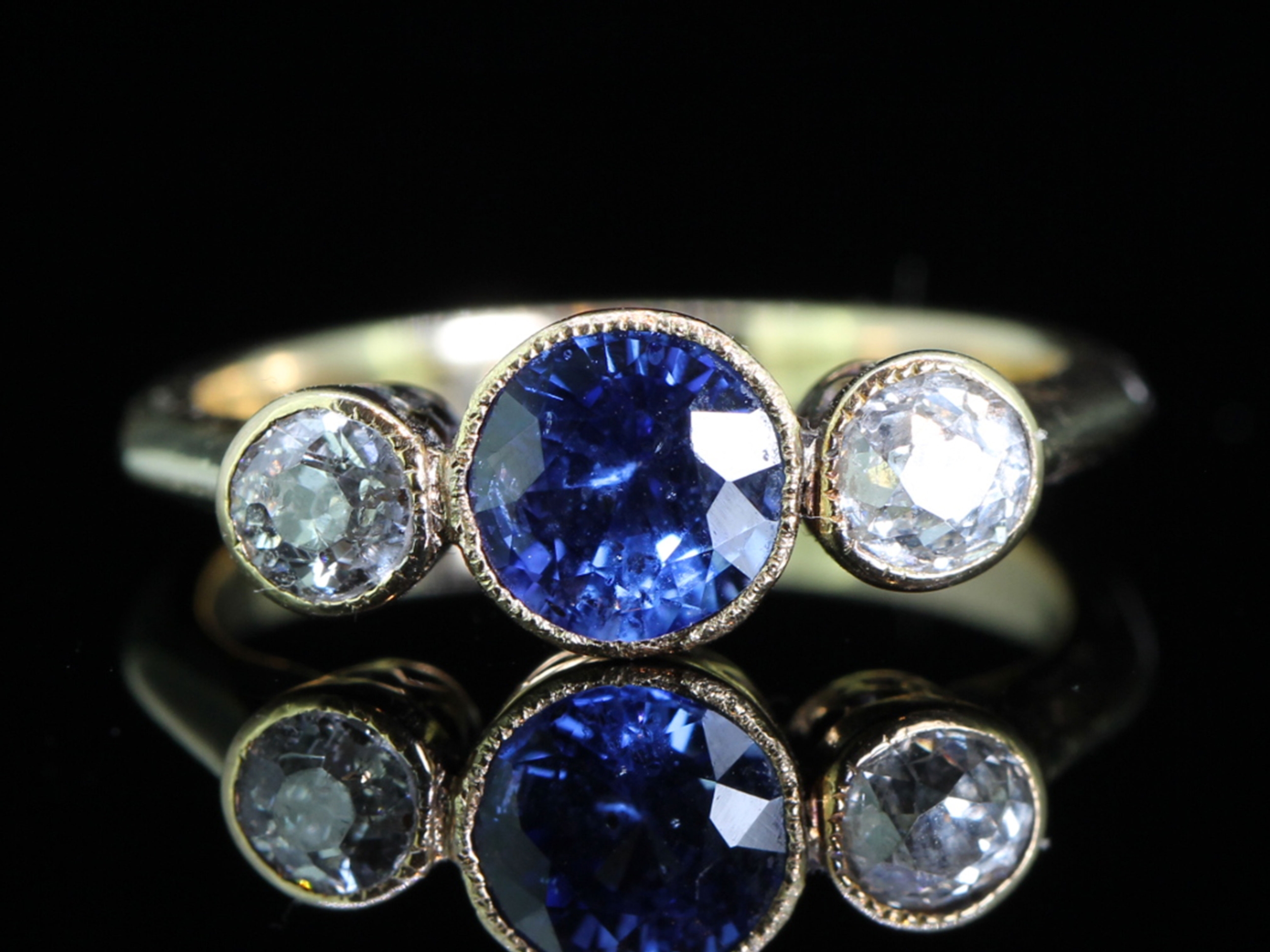 Beautiful Sapphire and Diamond 18 Carat Gold Ring