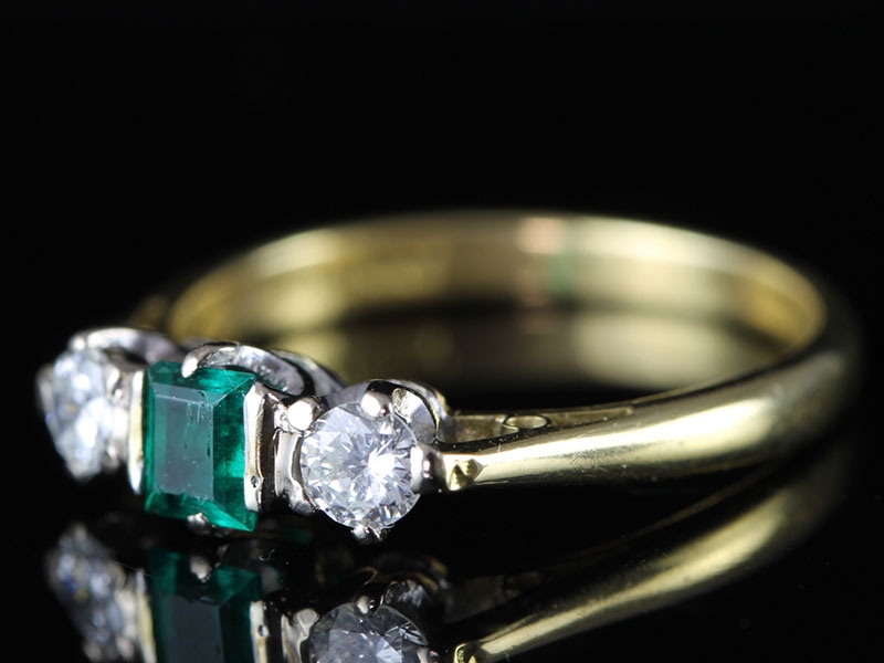 STUNNING COLUMBIAN EMERALD AND DIAMOND 18 CARAT GOLD AND PLATINUM RING